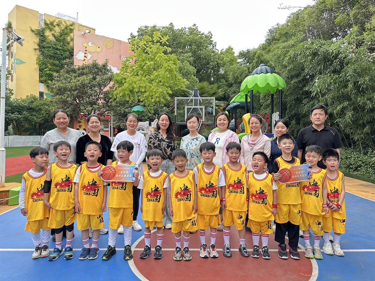 童心筑梦 绿茵飞扬 ——市湖光幼儿园第五届“筑梦杯”篮、足球系列友谊赛燃情落幕