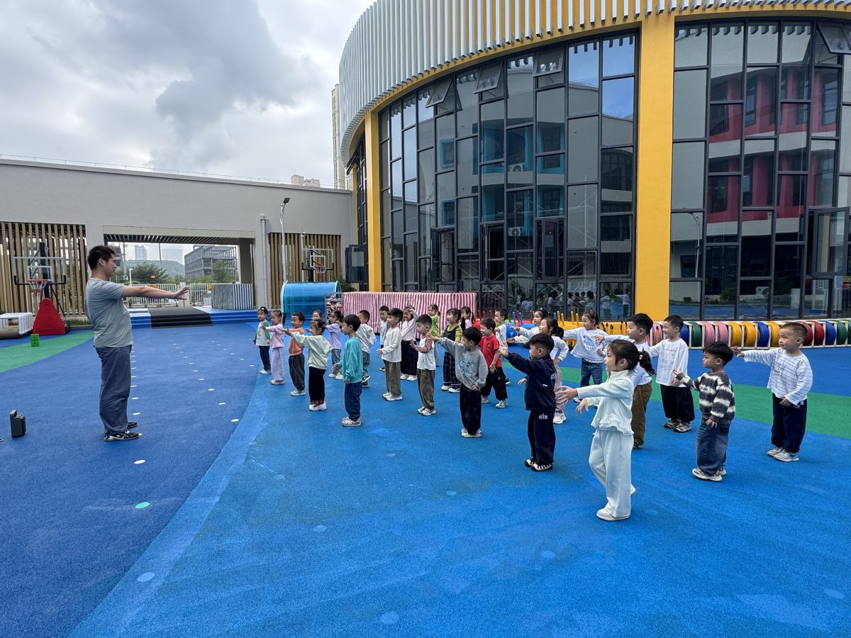 小篮球，大健康 ——市湖光幼儿园凤凰分园中二班体育课活力全开