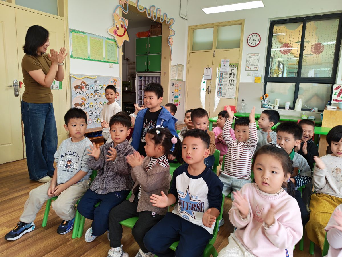 【班级拾光】趣玩区域小天地 自主探索促成长            ——市湖光幼儿园中三班区域自主游戏日常