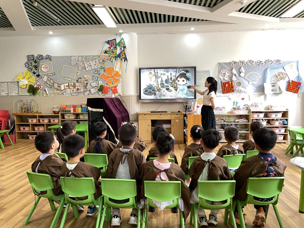 【班级拾光】陶瓷文化进校园 冰裂纹里寻非遗 ——平顶山市湖光幼儿园中四班汝瓷主题美术活动纪实